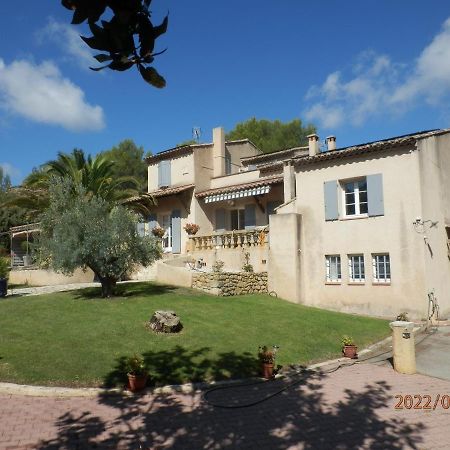 Mas Les Vieux Chenes Bed & Breakfast Lambesc Bagian luar foto