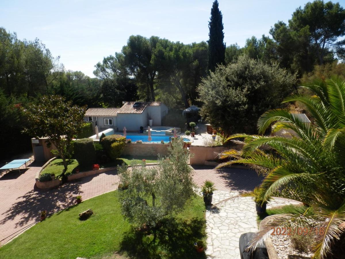 Mas Les Vieux Chenes Bed & Breakfast Lambesc Bagian luar foto