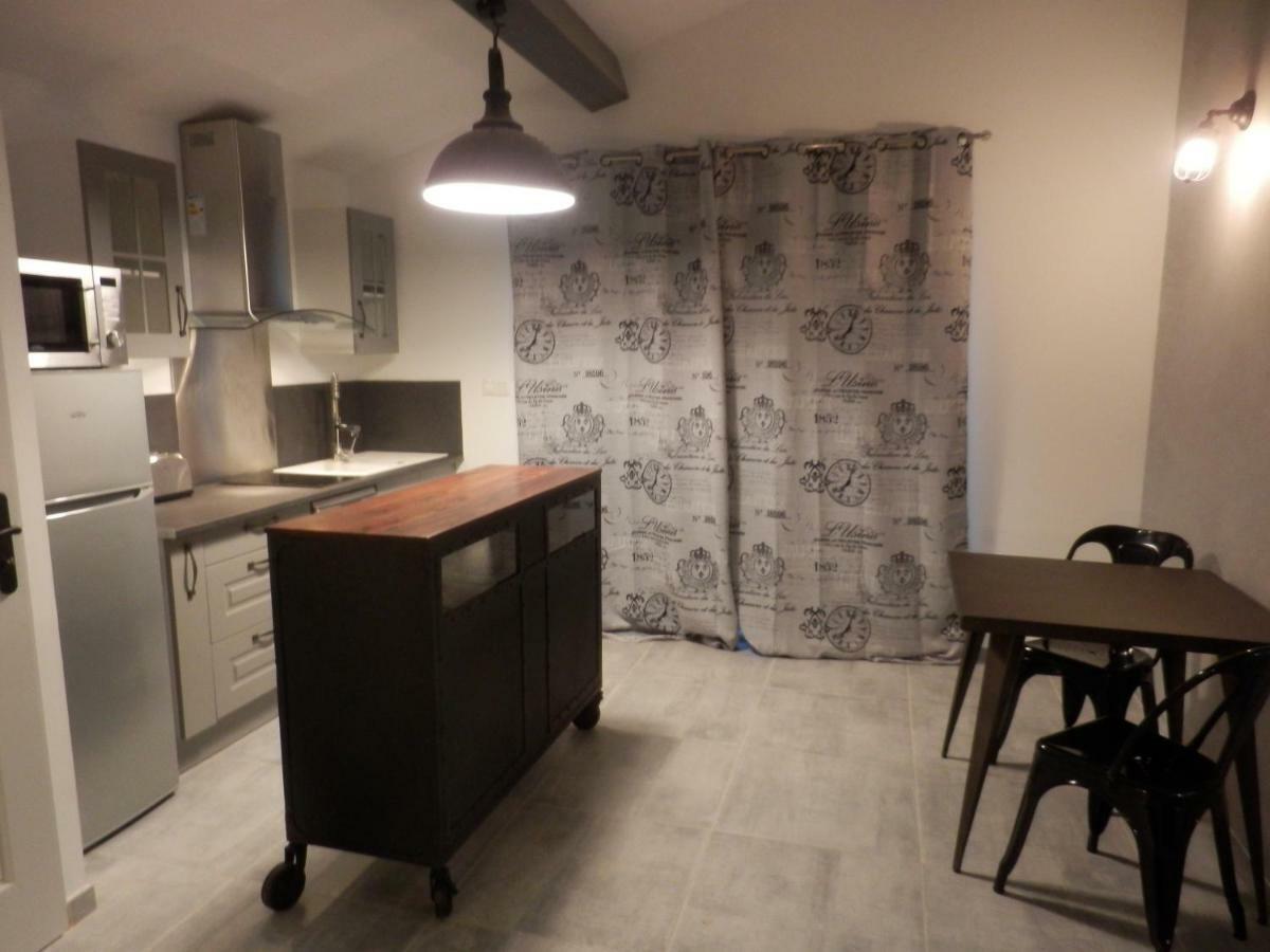Mas Les Vieux Chenes Bed & Breakfast Lambesc Bagian luar foto