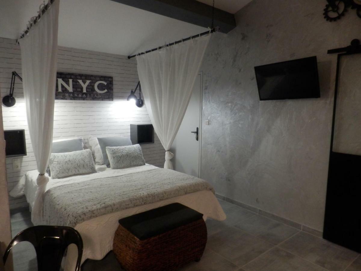 Mas Les Vieux Chenes Bed & Breakfast Lambesc Bagian luar foto