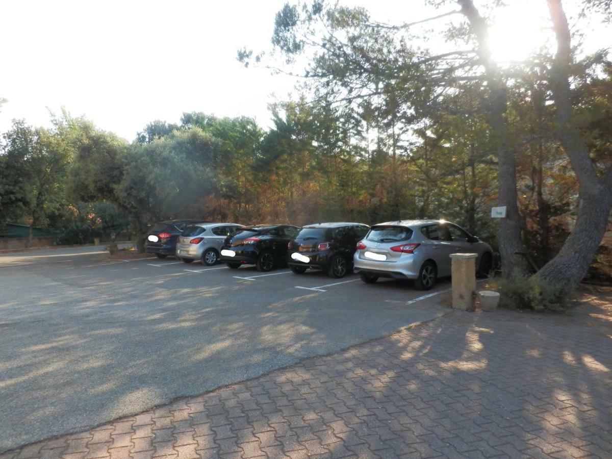 Mas Les Vieux Chenes Bed & Breakfast Lambesc Bagian luar foto